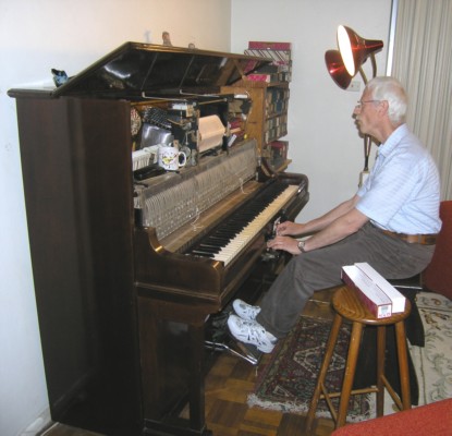 An ACMMI member 'pedalling' his Hupfeld player piano (2007)